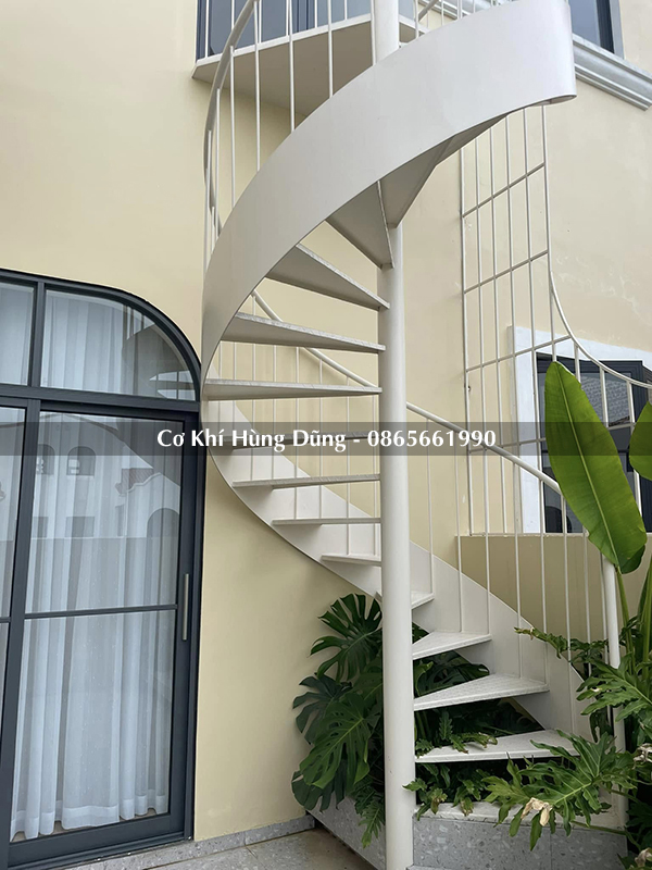 cầu thang xoắn ốc gi&aacute; rẻ