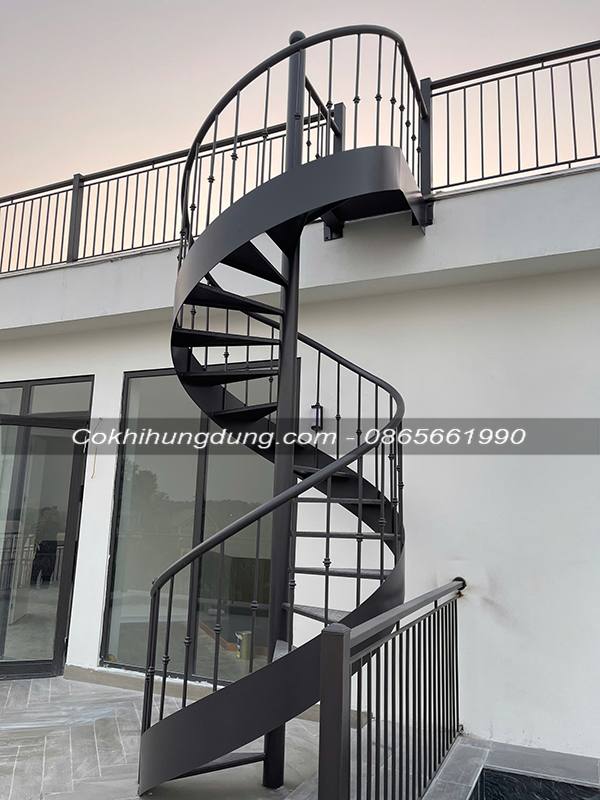 cầu thang xoắn cột