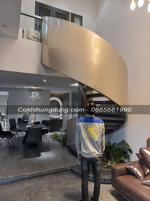 cầu thang xoắn inox