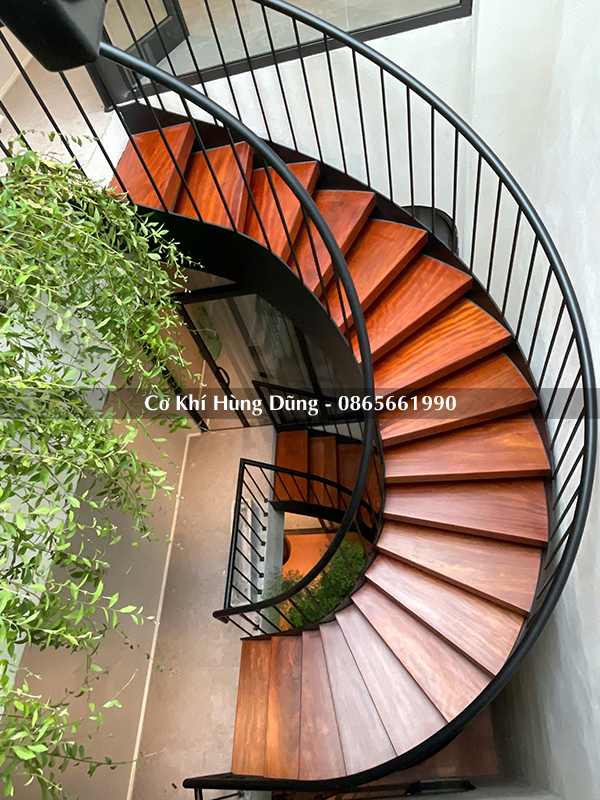 Cầu thang xoắn nhỏ gọn, mềm mại Cầu thang xoắn nhỏ gọn, mềm mại