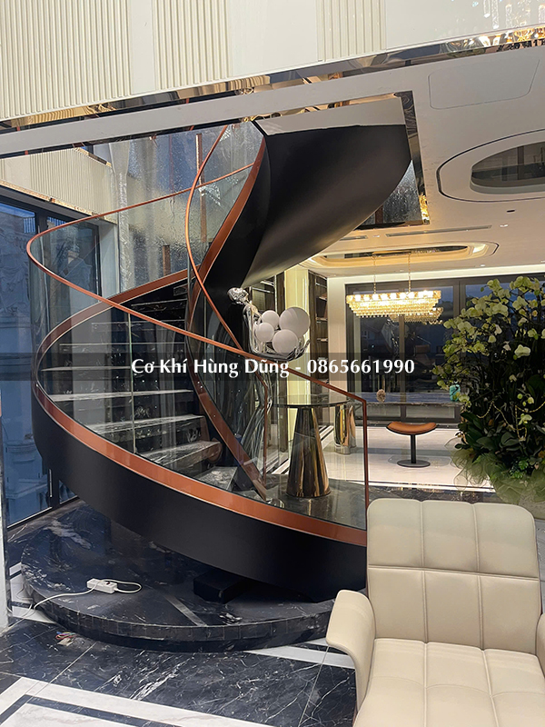 cầu thang xoắn ốc lan can k&iacute;nh