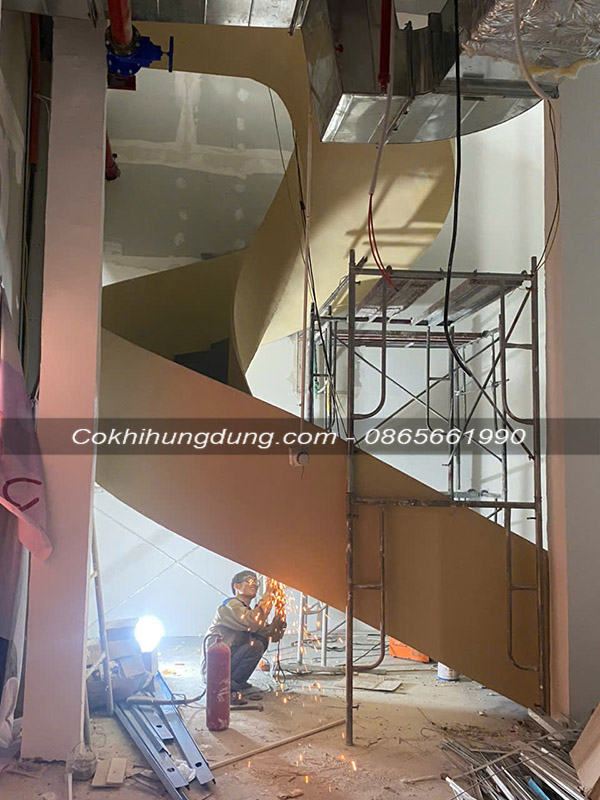 mẫu cầu thang xoắn ốc đẹp ms19