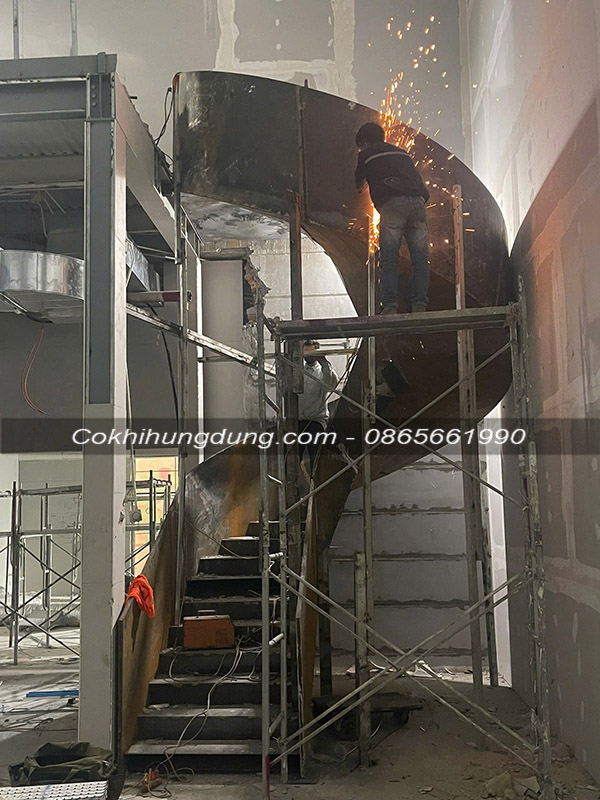 mẫu cầu thang xoắn ốc đẹp ms8