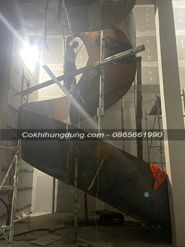 mẫu cầu thang xoắn ốc đẹp ms11