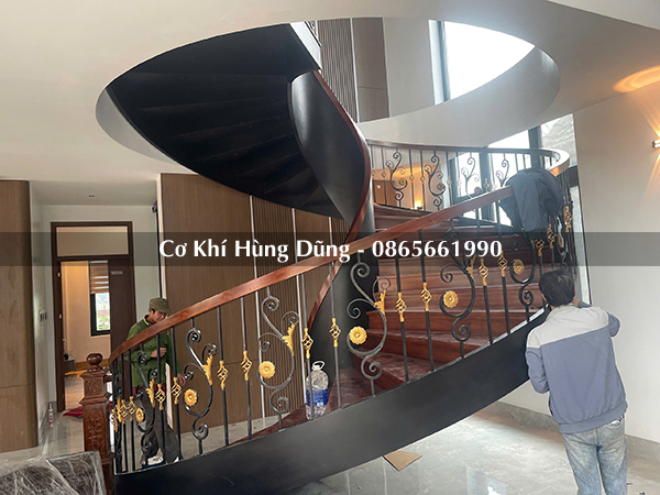 Cầu thang xoắn ốc lan can sắt mỹ thuật