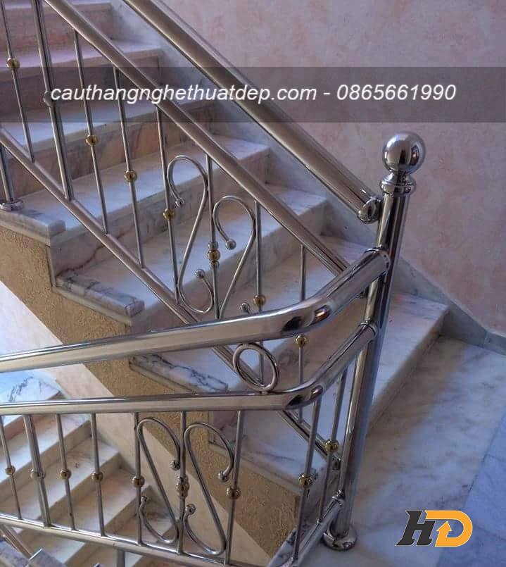 Cầu thang sử dụng chất liệu inox 304 tiêu chuẩn cao