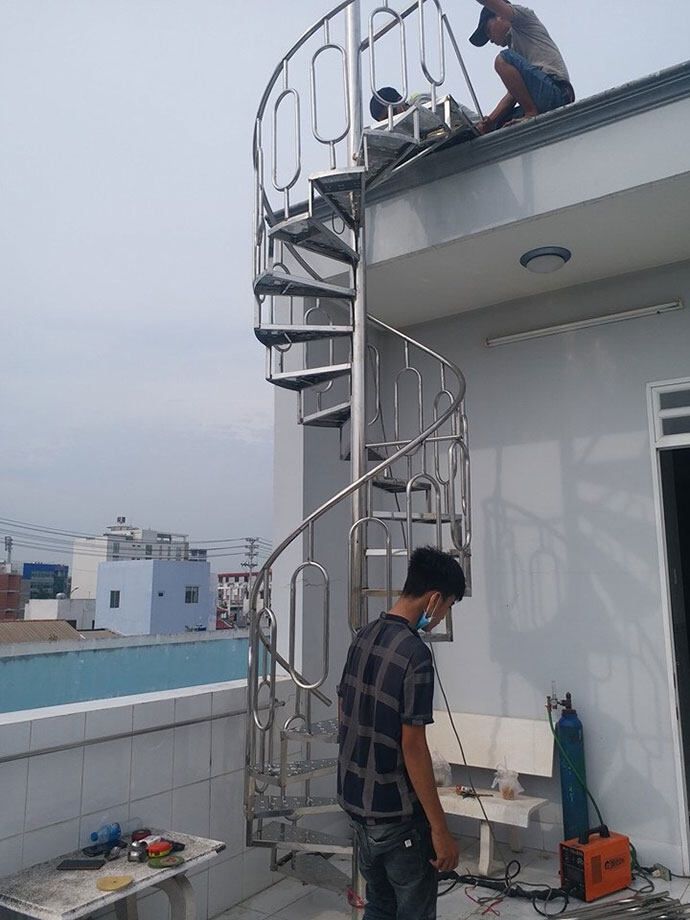 Lắp đặt cầu thang lên sân thượng tại Hải Dương