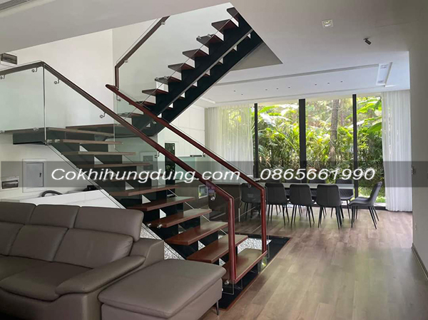 Mẫu cầu thang xương cá khung sắt chịu lực bằng hộp kép 50x100