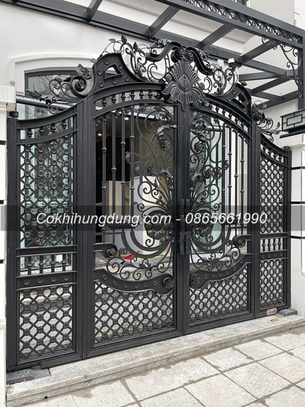 Cửa cổng sắt nghệ thuật đẹp tạo nét cổ kính trong kiến trúc