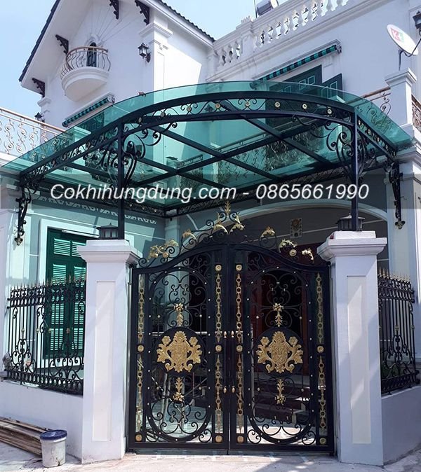 Mẫu cổng sắt đẹp thể hiện sự bề thế, sang trọng của tổng thể ngôi nhà