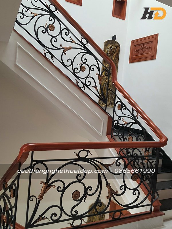 cầu thang sắt nghệ thuật tân cổ điển