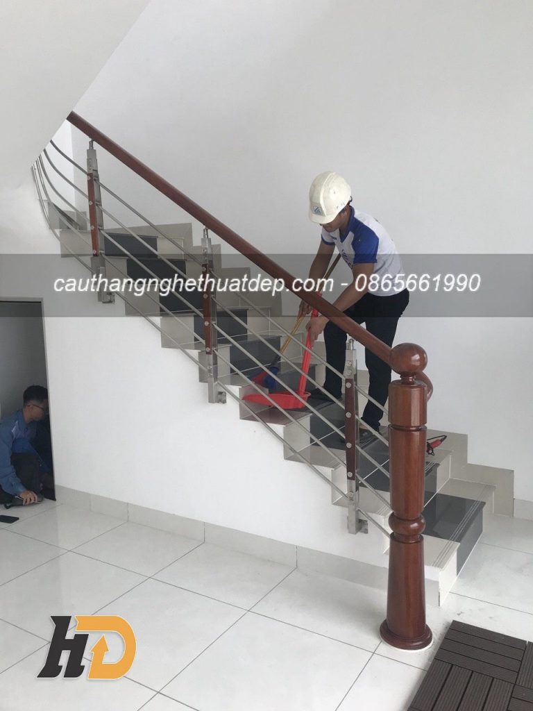 Lan can cầu thang sử dụng suốt inox 