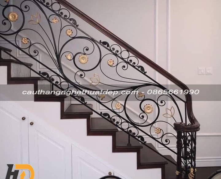 Cầu thang sắt nghệ thuật với điểm nhấn ấn tượng mang đậm dấu ấn thẩm mỹ