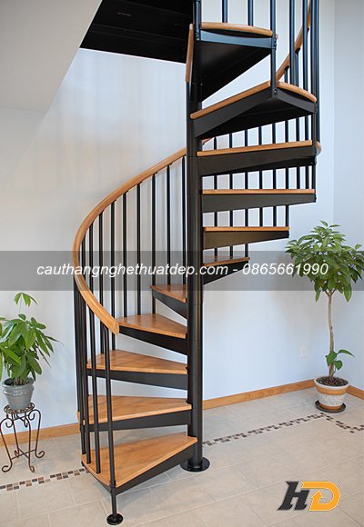 Cầu thang xoắn ốc cột tròn mặt bậc gỗ