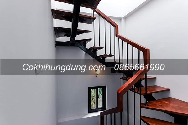 Mẫu cầu thang xương cá gỗ khung xương sắt