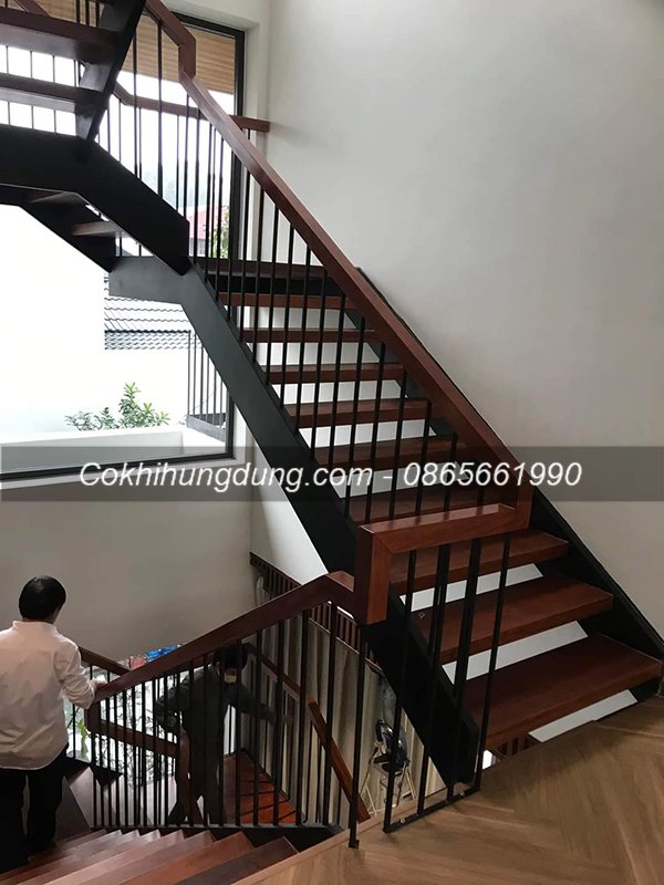 Mẫu cầu thang xương cá Quảng Bình có lối thiết kế hiện đại, tạo điểm nhấn cho ngôi nhà