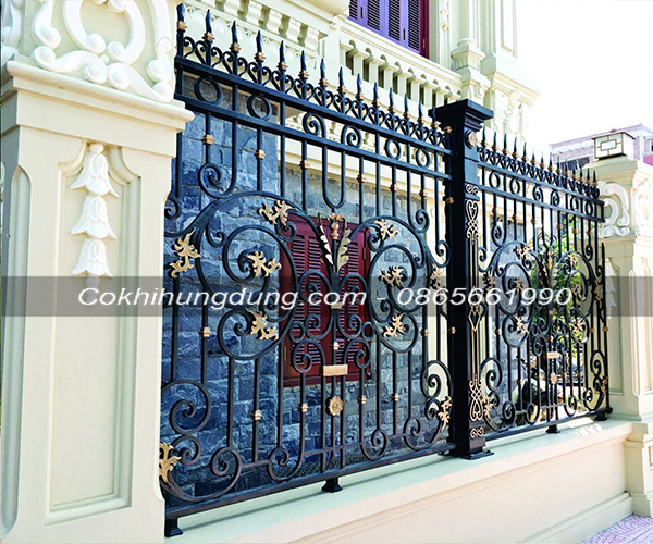 Hàng rào sắt giúp bảo vệ và trang trí giúp ngôi nhà trở nên hiện đại, sang trọng hơn