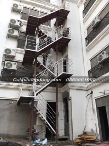 Cơ khí Hùng Dũng thi công lắp đặt cầu thang thoát hiểm tại Đà Nẵng