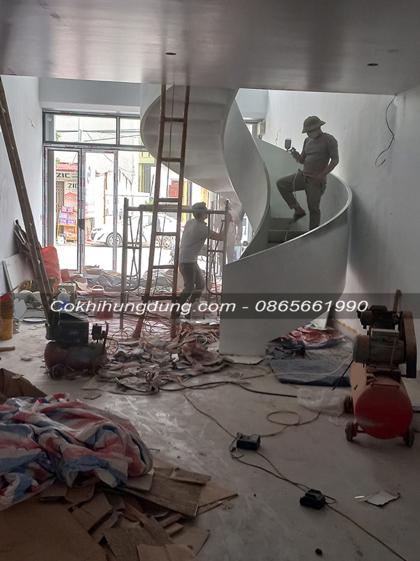 Quy trình sơn hoàn thiện cầu thang xoắn ốc tại Hưng Yên