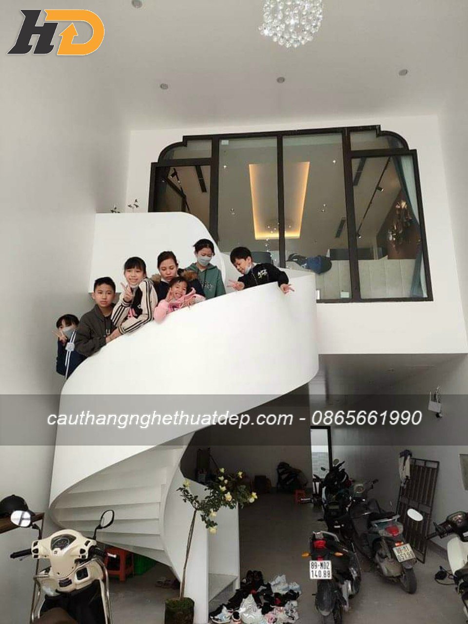 Cơ khí Hùng Dũng nghiệm thu và bàn giao cầu thang xoắn ốc cho chị Hoa tại Khoái Châu, Hưng Yên