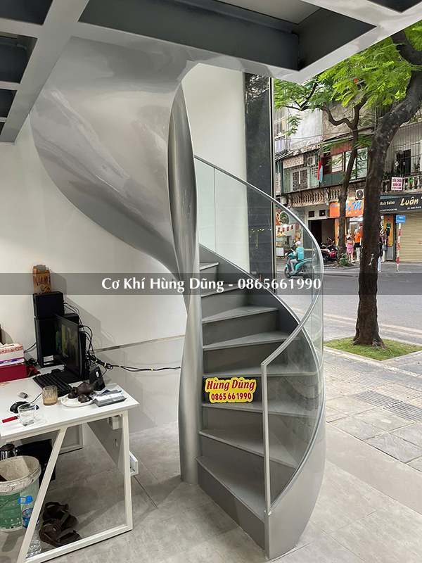 mẫu cầu thang xoắn ốc đẹp 2030
